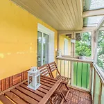 Victus Bright With Parking By Renters *